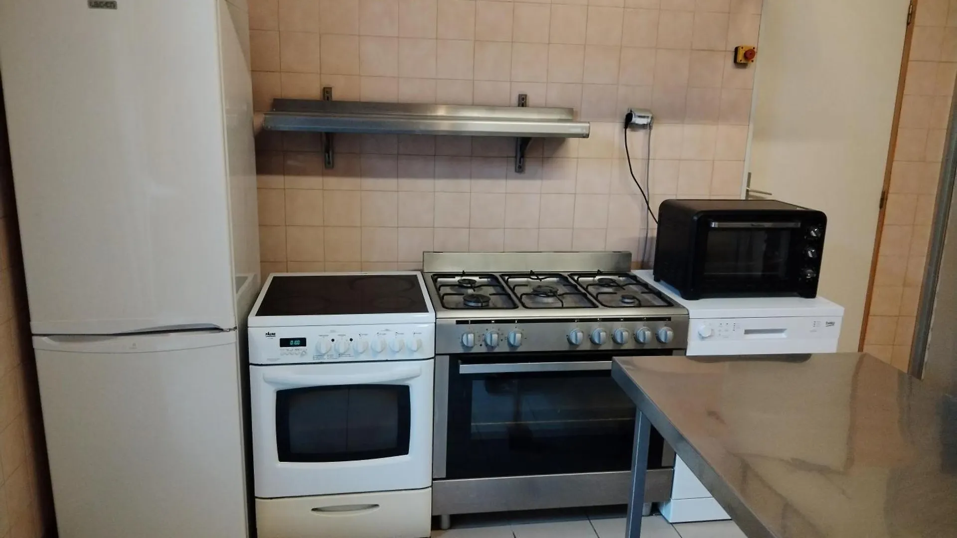 Gite La Rose Des Alpes A Serres, 3 Chambres, Capacite 4 A 8 Personnes, Cuisine, Terrasse, Parking Et Garage Serres  France