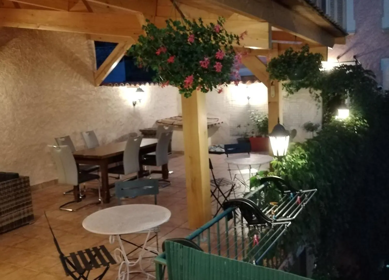Gite La Rose Des Alpes A Serres, 3 Chambres, Capacite 4 A 8 Personnes, Cuisine, Terrasse, Parking Et Garage Serres