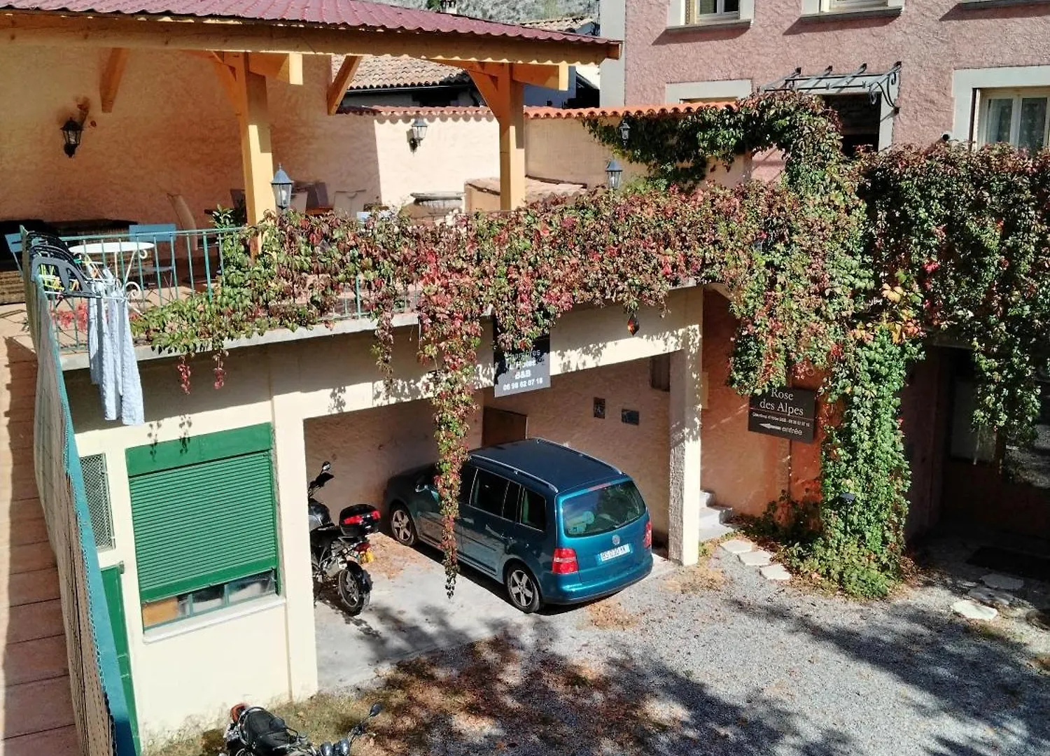 Gite La Rose Des Alpes A Serres, 3 Chambres, Capacite 4 A 8 Personnes, Cuisine, Terrasse, Parking Et Garage Serres  Guest house Serres (Hautes-Alpes)
