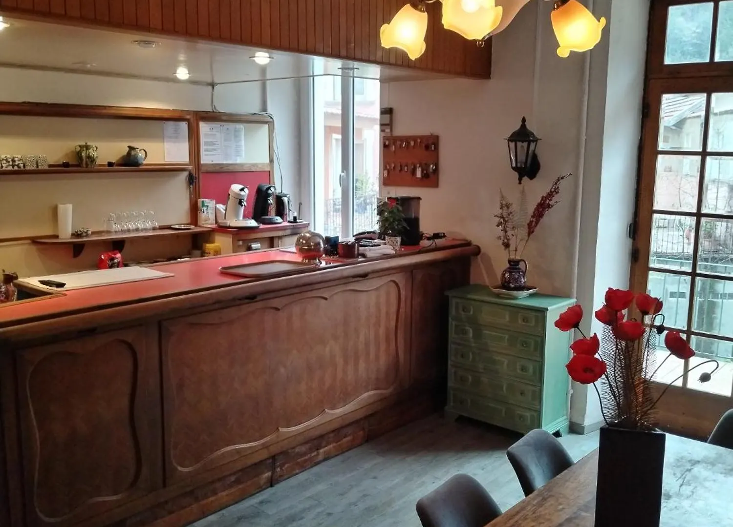 Gite La Rose Des Alpes A Serres, 3 Chambres, Capacite 4 A 8 Personnes, Cuisine, Terrasse, Parking Et Garage Serres  France
