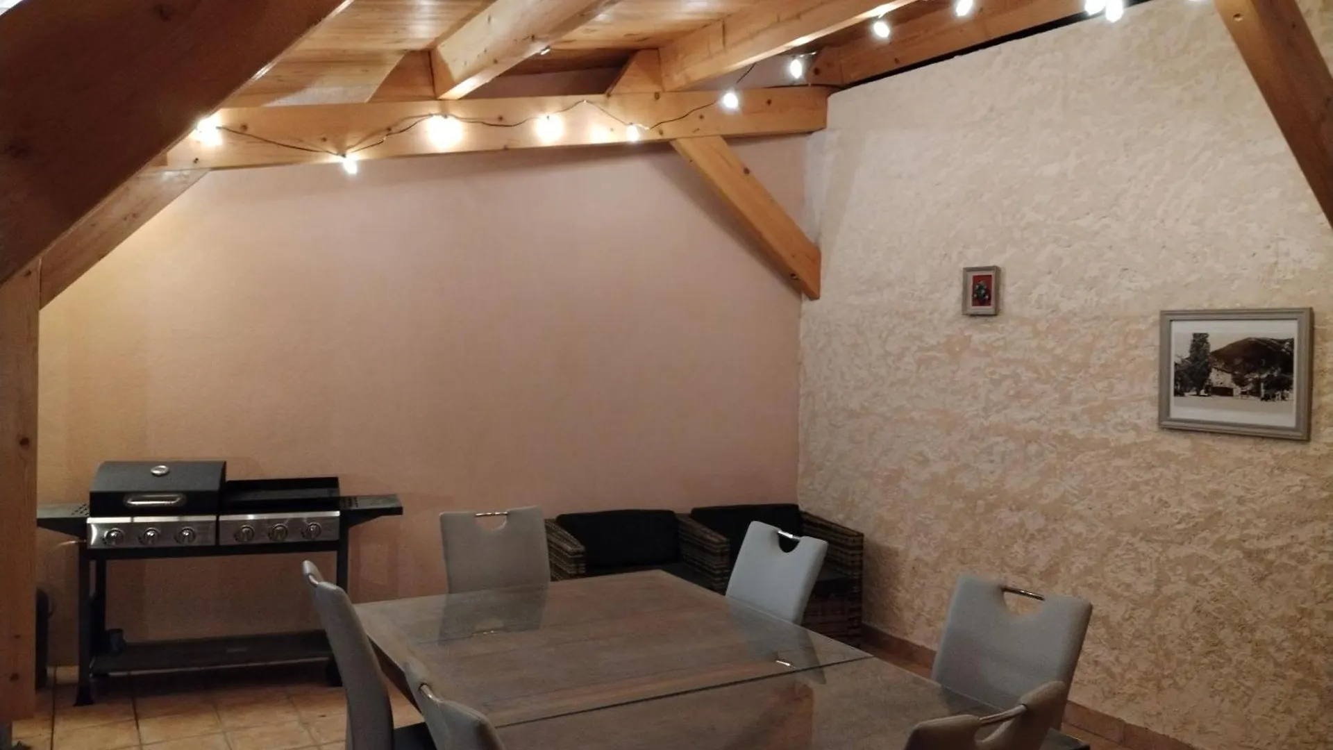Guest house Gite La Rose Des Alpes A Serres, 3 Chambres, Capacite 4 A 8 Personnes, Cuisine, Terrasse, Parking Et Garage Serres
